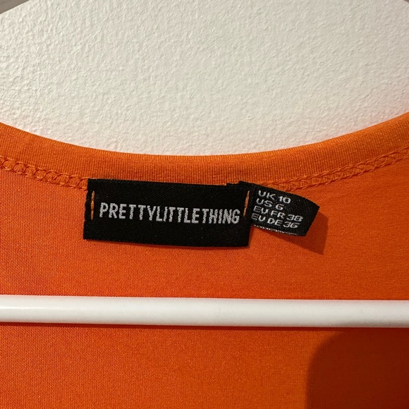 PrettyLittleThing Orange V-Neck T-shirt - Picture 2 of 3